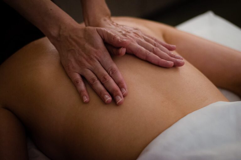 back massage at spa cerro